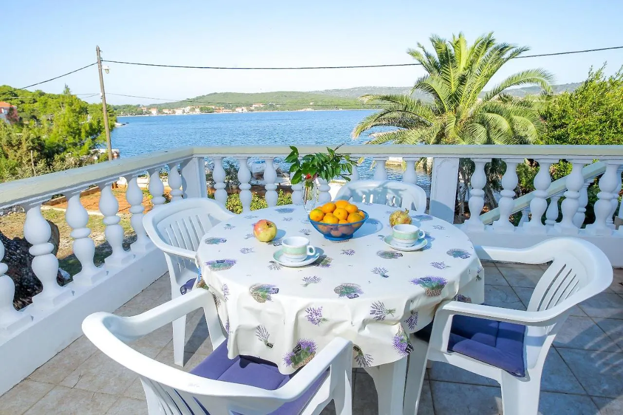 Apartments Kolic Veli Rat