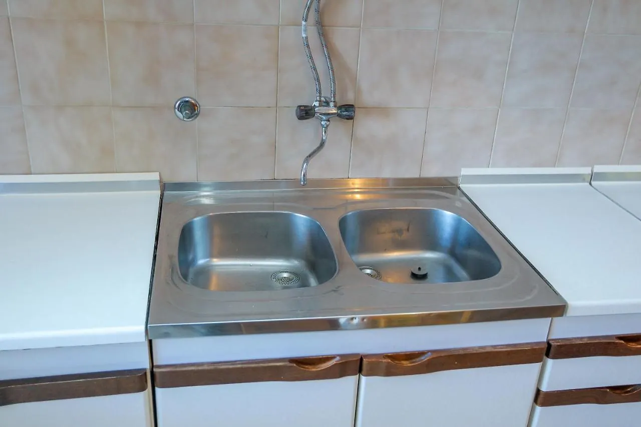 Apartments Kolic Veli Rat 0*,