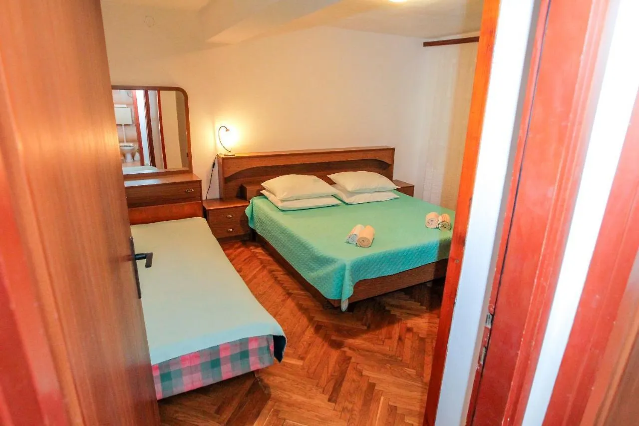 Apartments Kolic Veli Rat