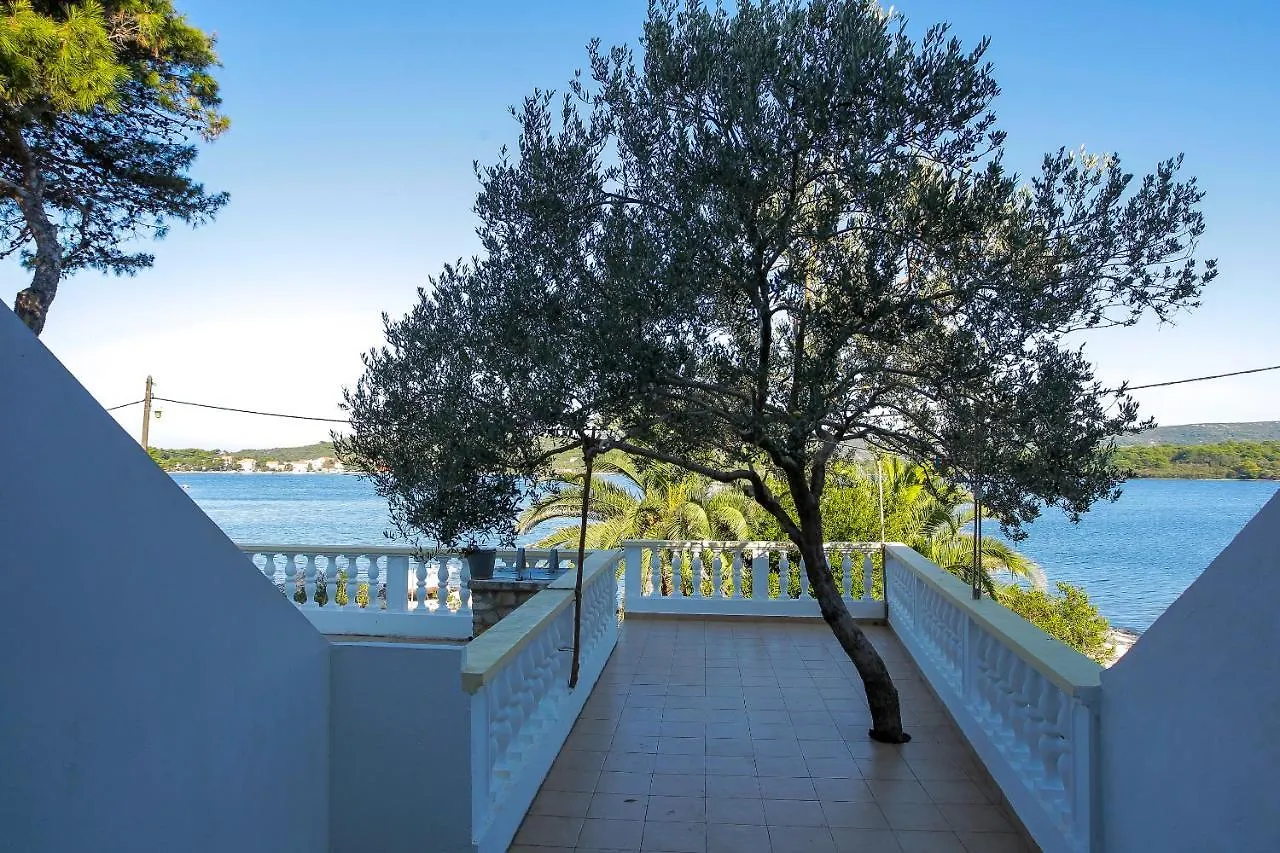 Apartments Kolic Veli Rat