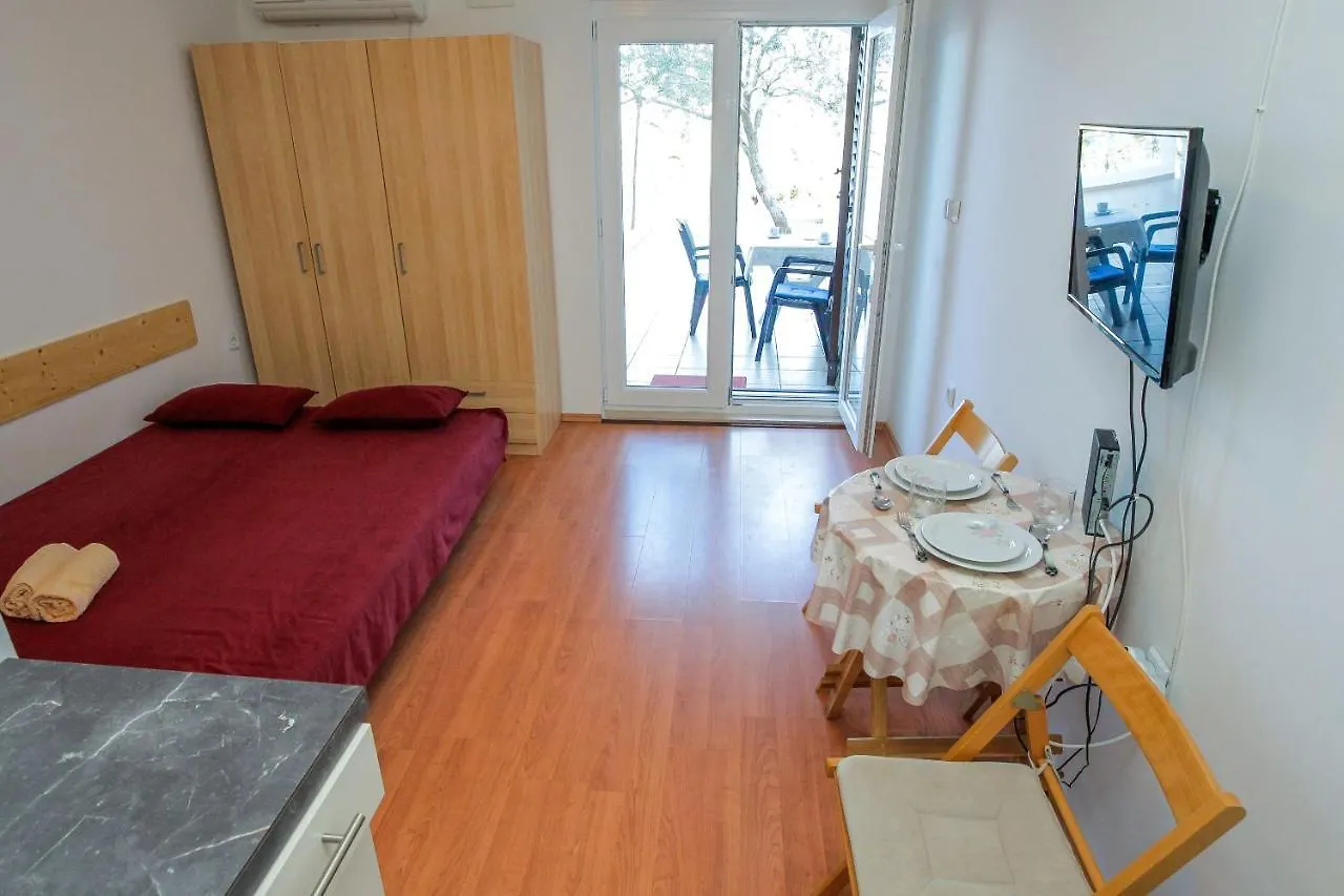 Apartments Kolic Veli Rat