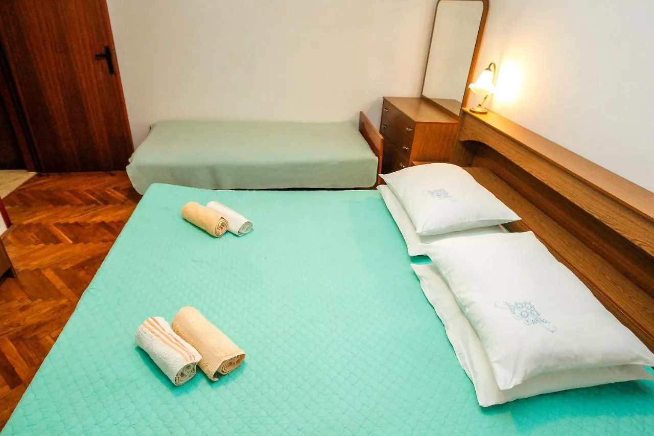 Apartments Kolic Veli Rat