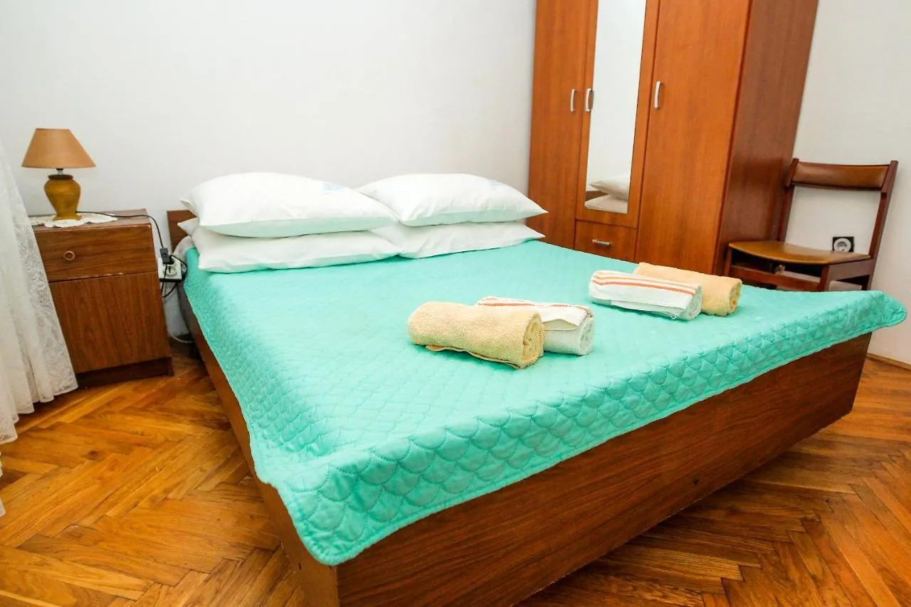 Apartments Kolic Veli Rat